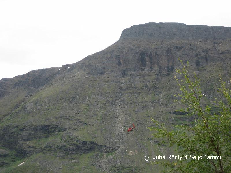 IMG_1944.JPG - Helikopterit lensivät tunturiaseman ja Kiirunan väliä.