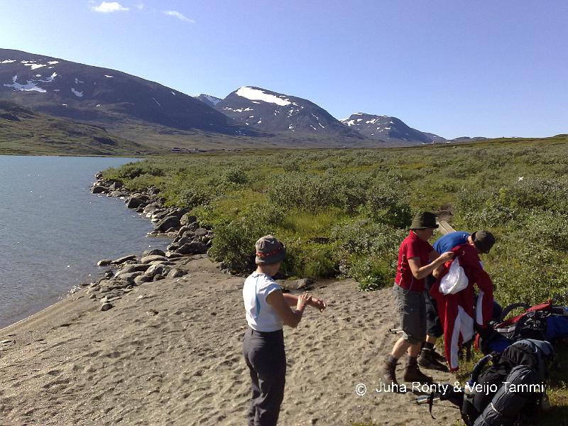 02082008107.jpg - Tauko hiekkarannalla.