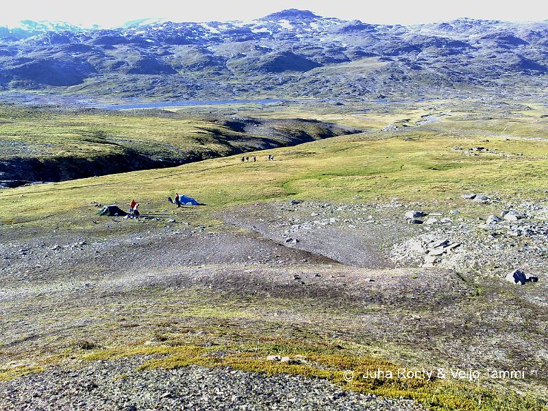 02082008121.jpg - Leirimme mäen päältä nähtynä.