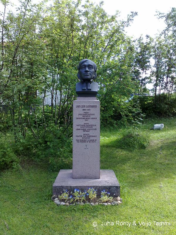 30072008064.jpg - Lars Leevi Laestadiuksen muistomerkki.