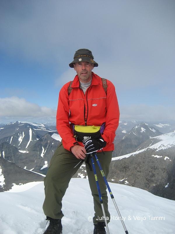 IMG_1923.JPG - Huipun valloittajan on helppo hymyillä.