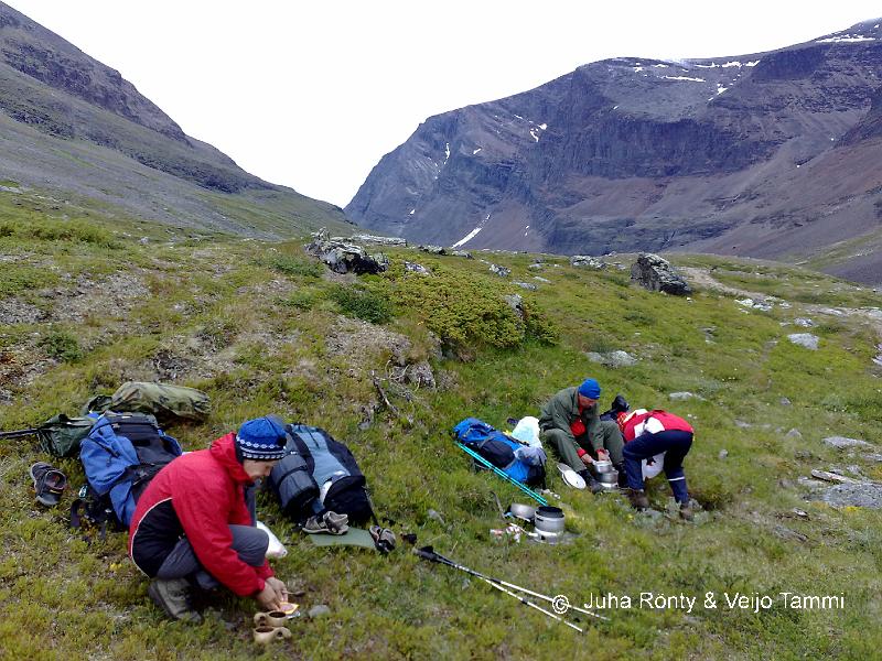 04082008152.jpg - Ruokatauko Singistä lähdön jälkeen.